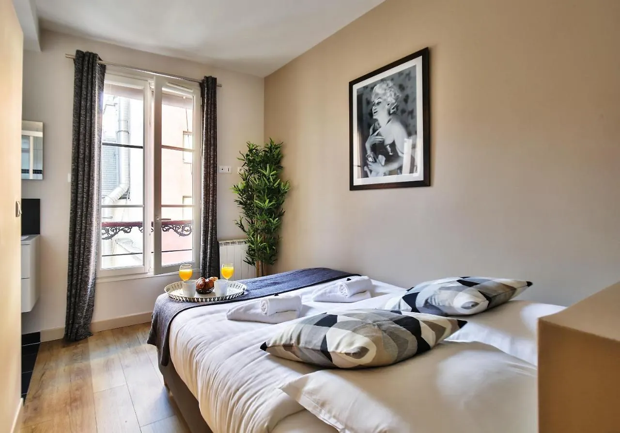1625 - Champs Elysees - Lovely Apartamento *