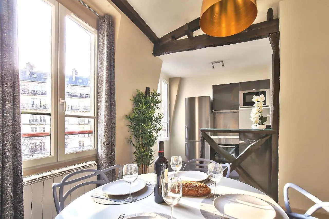 1625 - Champs Elysees - Lovely Apartamento *